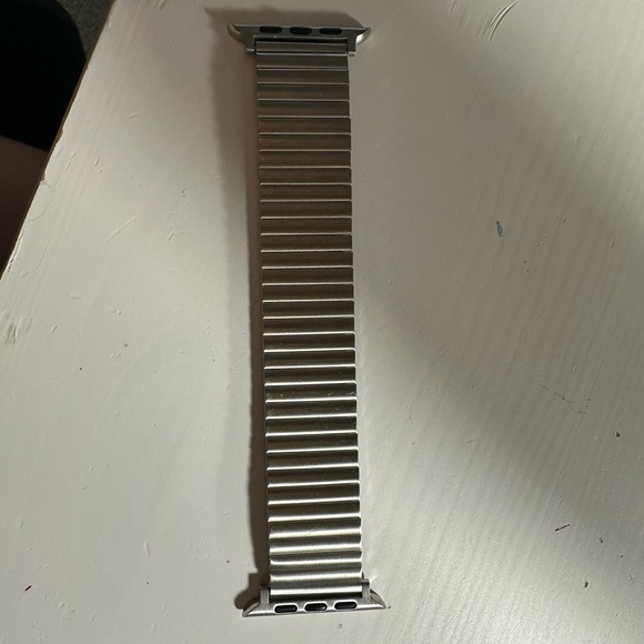 Silver Apple Watch band fits 40 mm Apple Watch - Picture 2 of 2